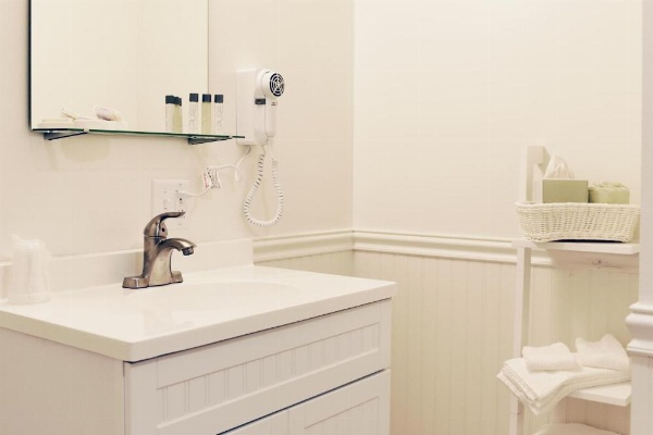 Sandwich Inn and Suites image 11