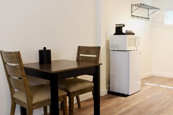 Sandwich Inn and Suites image 12