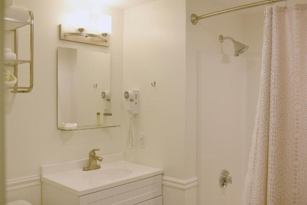 Sandwich Inn and Suites image 14