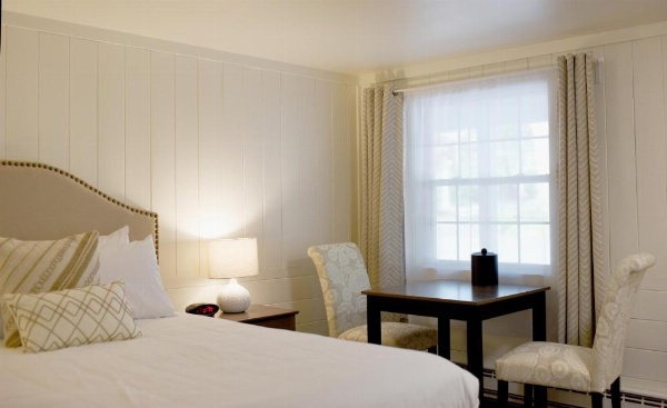 Sandwich Inn and Suites image 19